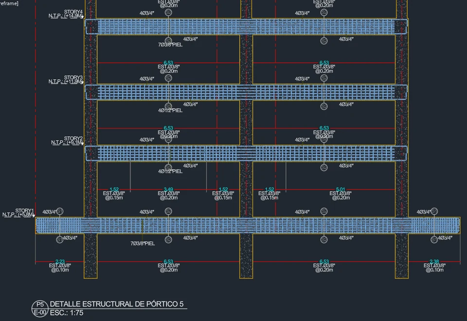 Plano de un pórtico con vigas, columnas, cotas y detalles de refuerzo generado con StructaCAD